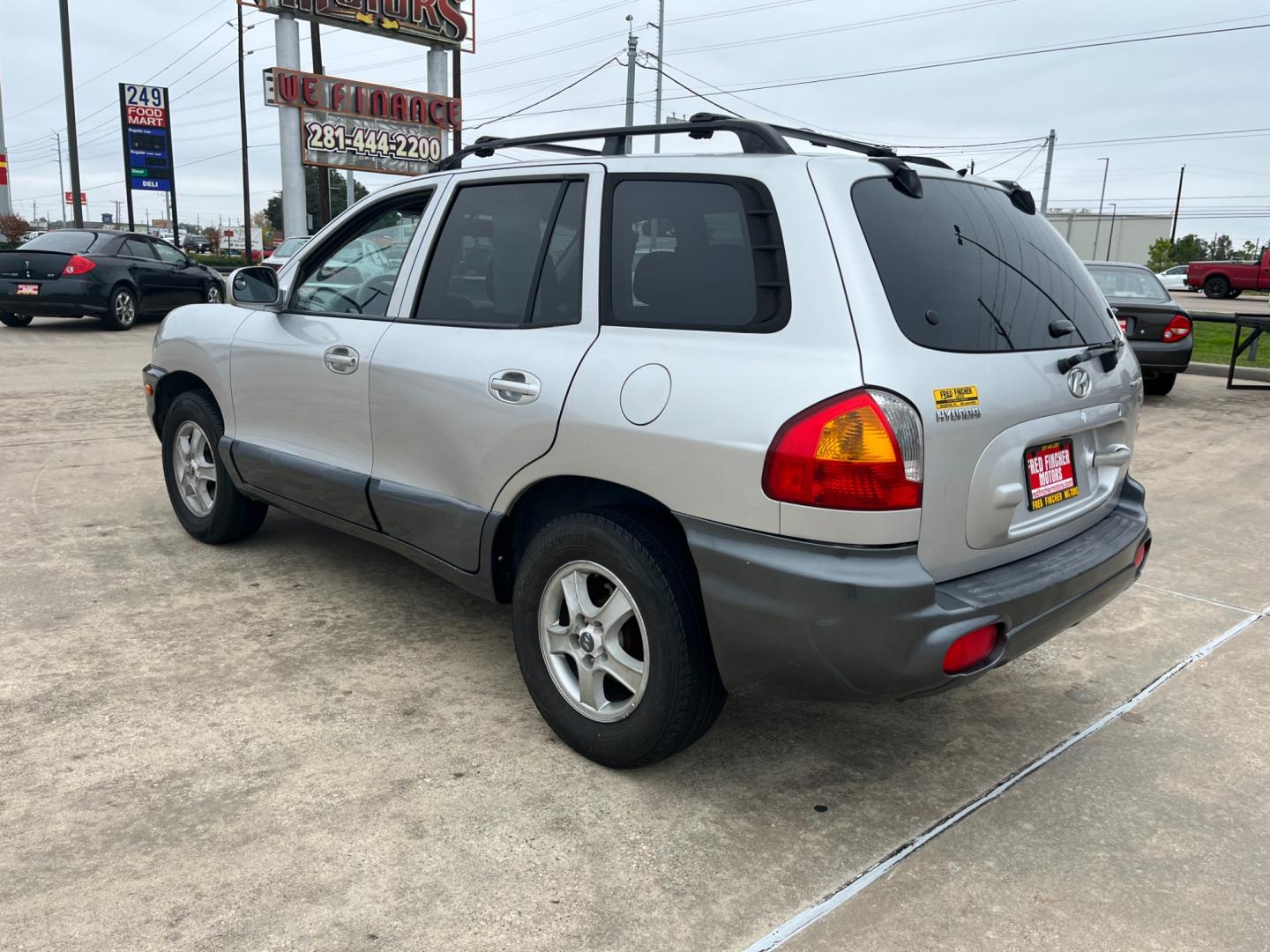 2003 SILVER /gray Hyundai Santa Fe GLS (KM8SC13D53U) with an 2.7L V6 DOHC 24V engine, 4-Speed Automatic Overdrive transmission, located at 14700 Tomball Parkway 249, Houston, TX, 77086, (281) 444-2200, 29.928619, -95.504074 - Photo#4